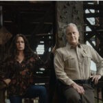 Da sinistra: Maura Tierney e Jeff Daniels, i protagonisti di “American Rust”. Credits: Sky.