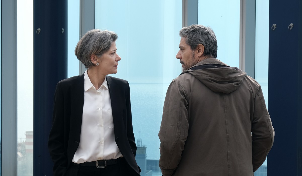 Sandra Ceccarelli (Avvocatessa Timperi) e Giuseppe Zeno (Michele Liguori) in una scena di 
