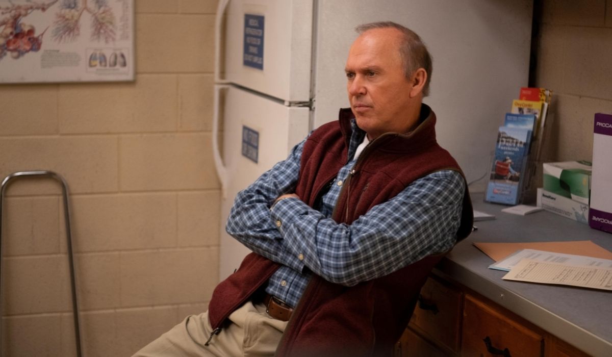 Dopesick - Dichiarazione di Dipendenza: Michael Keaton dei panni del dottor Samuel Finnix. Credits: Disney+