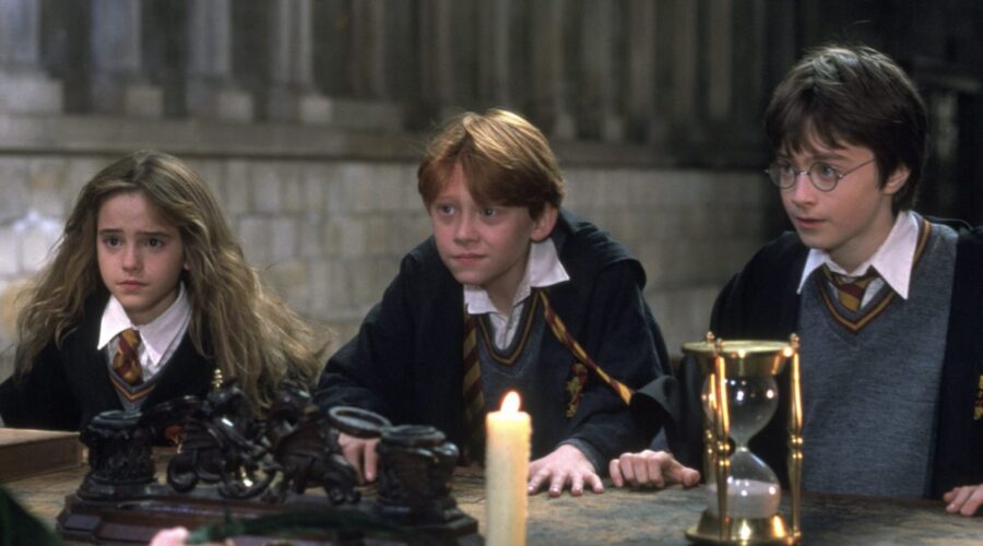 Rupert Grint (Ron), Daniel Radcliffe (Harry) E Emma Watson (Hermione) In Harry Potter E La Pietra Filosofale. Credits: Warner Bros Entertainment Italia