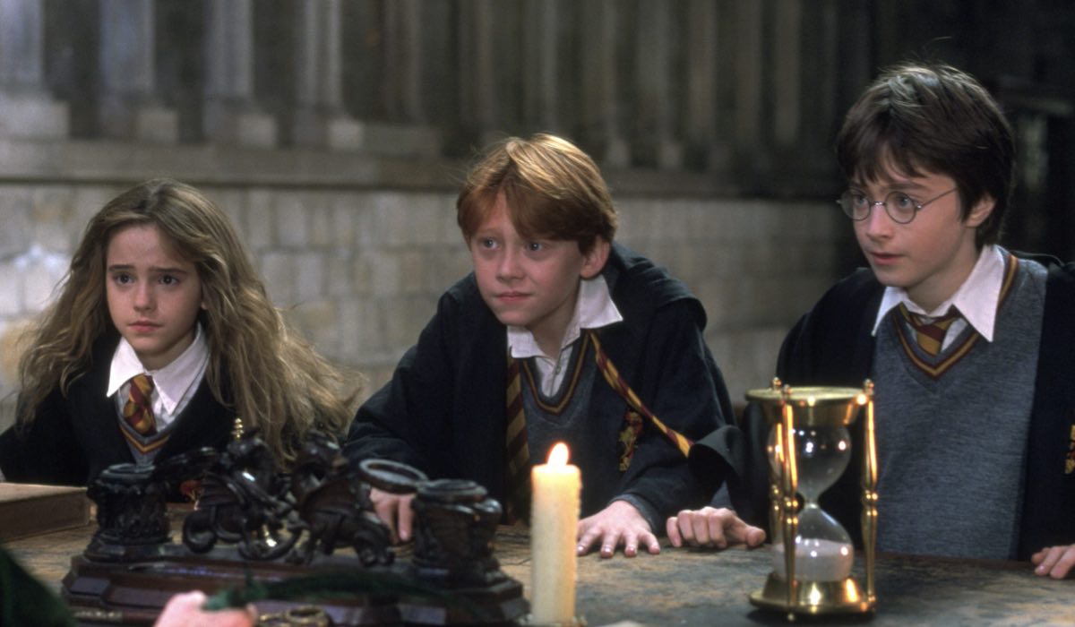 Rupert Grint (Ron), Daniel Radcliffe (Harry) E Emma Watson (Hermione) In Harry Potter E La Pietra Filosofale. Credits: Warner Bros Entertainment Italia