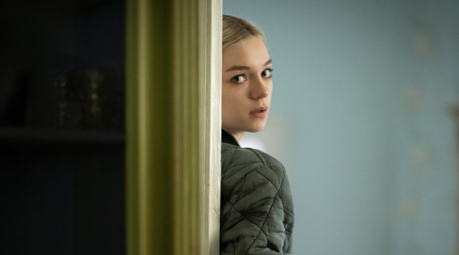 Esme Creed Miles In Una Scena Di Hanna Credits Amazon Prime Video