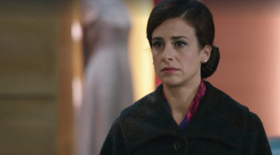 Lara Komar (Gloria Moreau) in una scena della puntata 57 de 