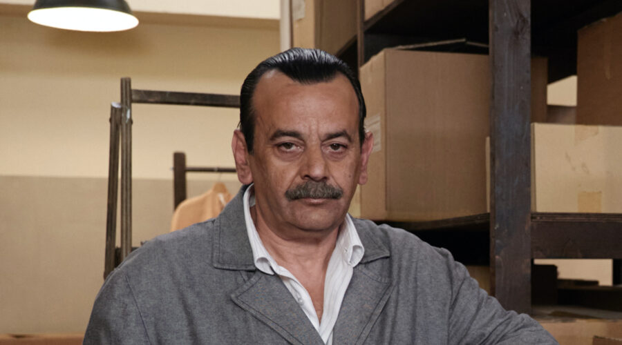 Nicola Rignanese (Giuseppe Amato) in un posato per 