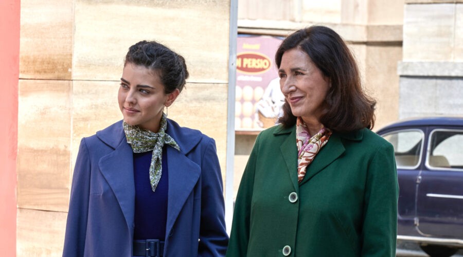 Chiara Russo (Maria Puglisi) e Antonella Attili (Agnese Amato) in una scena de