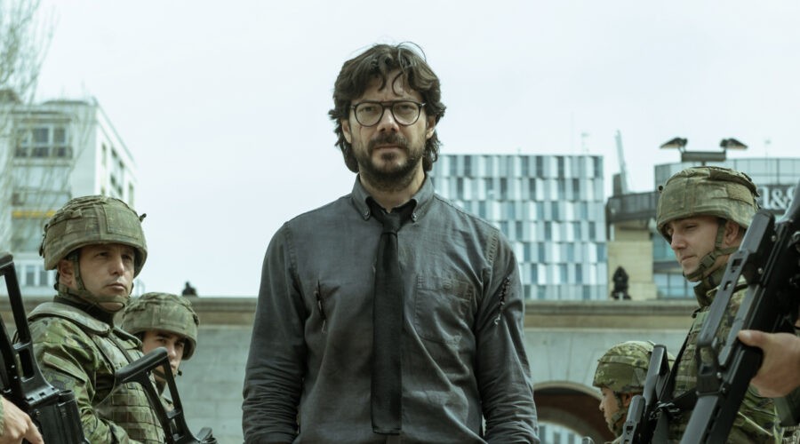 Il Professore (Álvaro Morte) in una scena de “La Casa Di Carta”. Credits: Tamara Arranz/Netflix.