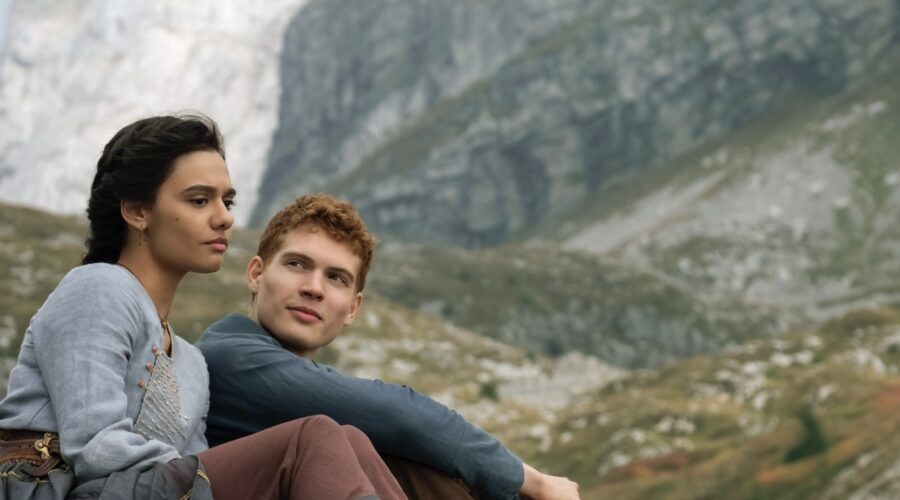 Madeleine Madden e Josha Stradowski Ne La Ruota Del Temp Credits:Amazon Prime Video