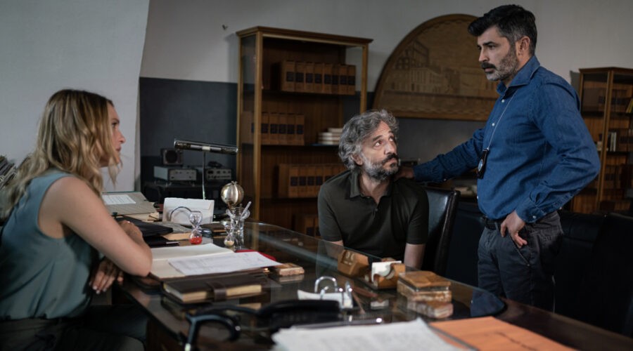 Carolina Crescentini (Paola Vinci), Vincenzo Ferrera (Beppe), Carmine Recano (Massimo Esposito) in una scena di 