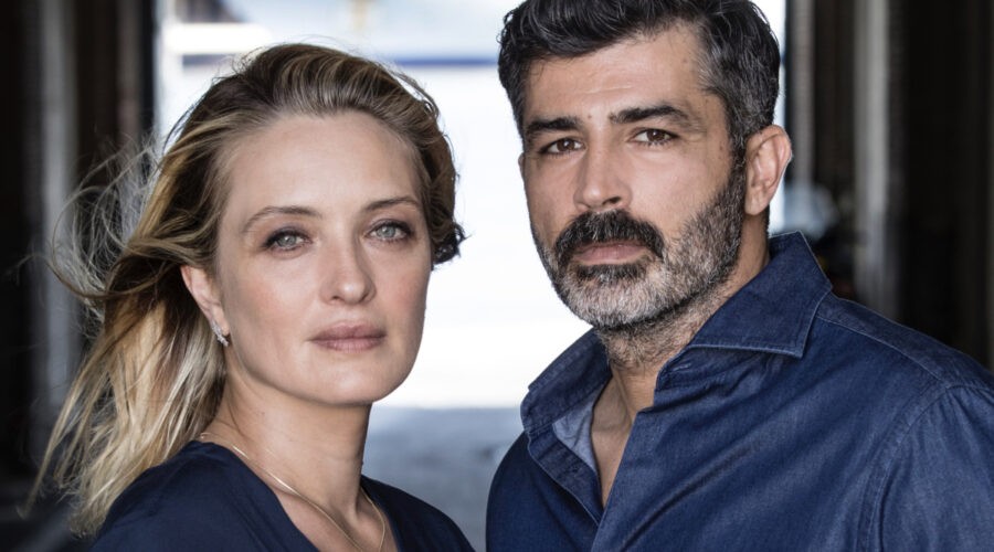 Carolina Crescentini (Paola Vinci) e Carmine Recano (Massimo Esposito) in un posato per 