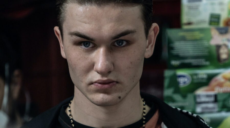 Artem (Pino O’ Pazzo) in una scena di 