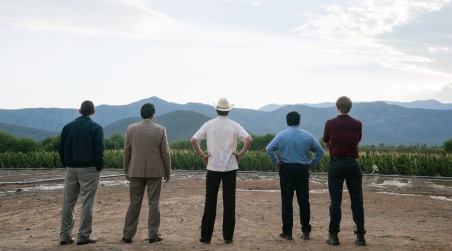 Matt Letscher Michael Peña Aaron Stato In Una Scena Di Narcos Messico Credits Carlos Somonte/netflix