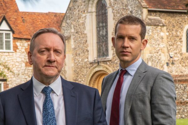 Neil Dudgeon E Nick Hendrix In Una Scena De L'ispettore Barnaby 22 Credits: Giallo