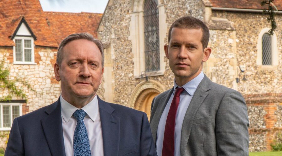 Neil Dudgeon E Nick Hendrix In Una Scena De L'ispettore Barnaby 22 Credits: Giallo