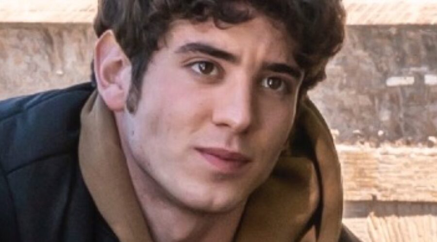 Nicolas Maupas Interpreta Simone In Un Professore Credits: Banijay Studios Italy E Rai. Foto Di Anna Camerlingo