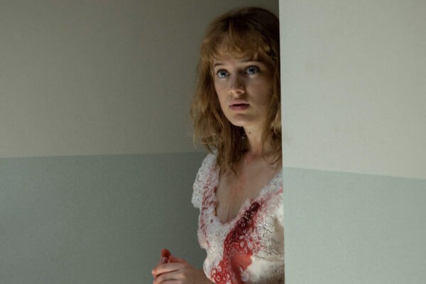 Nadia Tereszkiewicz in una scena di “Possessions”. Credits: Sky Italia.