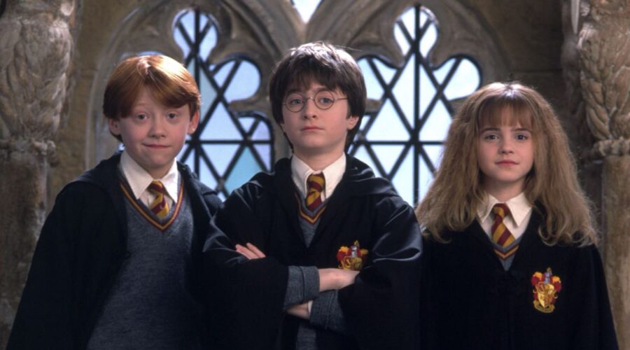 Rupert Grint (Ron), Daniel Radcliffe (Harry) E Emma Watson (Hermione) In Harry Potter E La Pietra Filosofale. Credits: Warner Bros Entertainment Italia