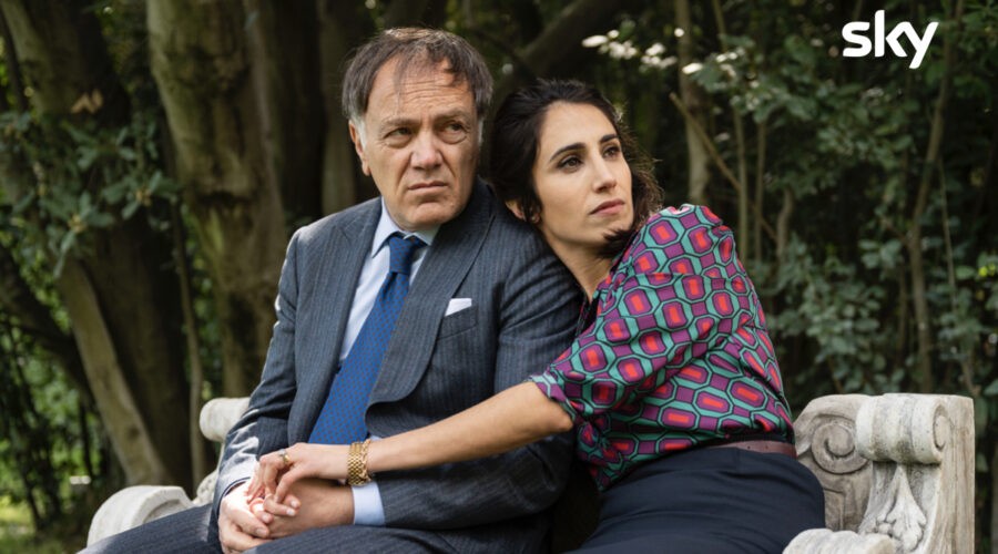 Da sinistra: Pietro (Francesco Acquaroli) e la figlia Sara (Silvia D'Amico) in una scena di “A casa tutti bene - La serie”. Credits: Andrea Miconi/Sky Italia.