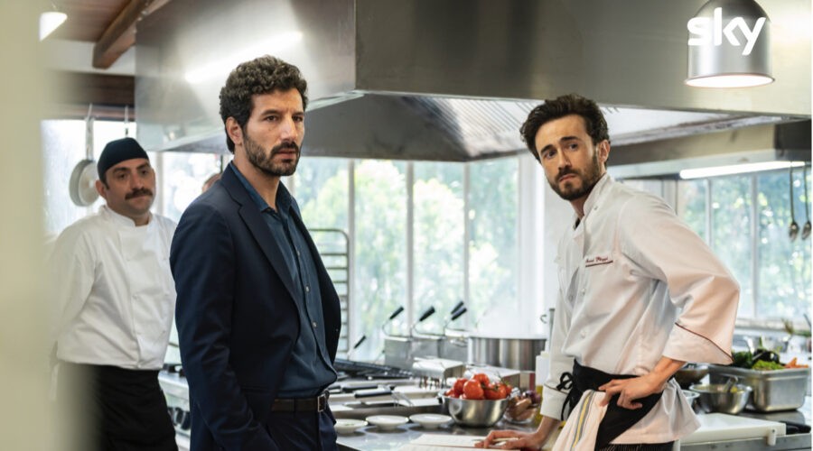 Da sinistra: Francesco Scianna (Carlo Ristuccia) e Francesco Martino (Manuel) in una scena del quarto episodio di “A casa tutti bene - La serie”. Credits: Andrea Miconi/Sky Serie