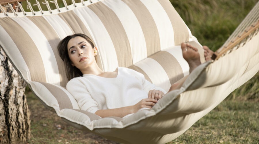 Cristin Milioti in una scena di “Made For Love”. Credits: HBO Max via Sky Italia.