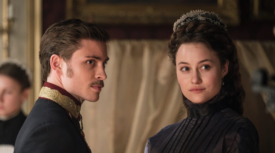 Dominique Devenport E Jannik Schümann In Una Scena Di Sissi Credits Mediaset