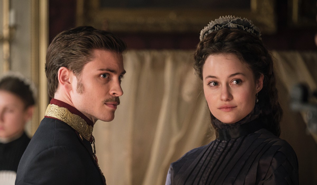 Dominique Devenport E Jannik Schümann In Una Scena Di Sissi Credits Mediaset