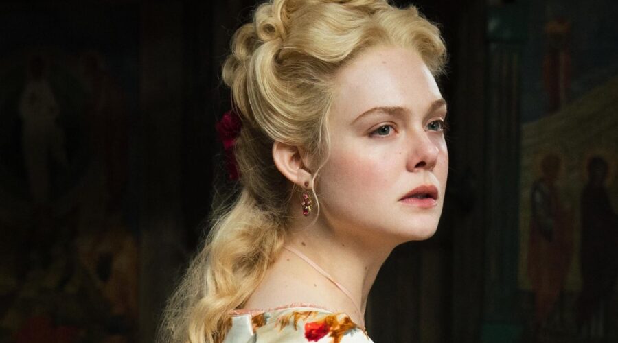 Elle Fanning (Caterina) In Una Scena Di 