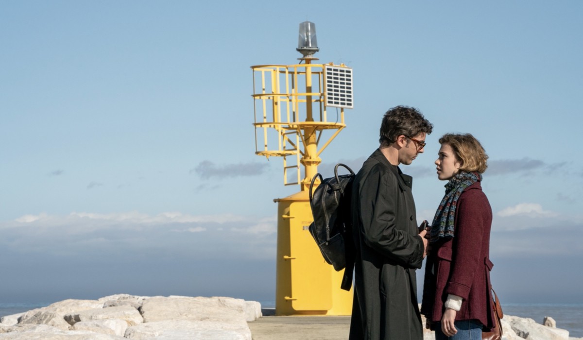 Da sinistra: Michele Riondino e Carolina Sala in una scena di “Fedeltà”. Credits: Netflix.