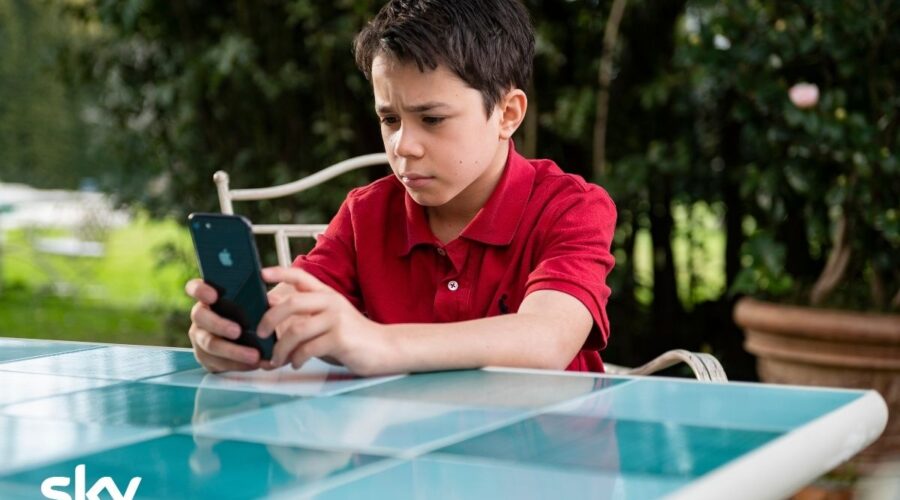 Federico Ielapi Interpreta Giovanni In A Casa Tutti Bene Credits: Sky Italia