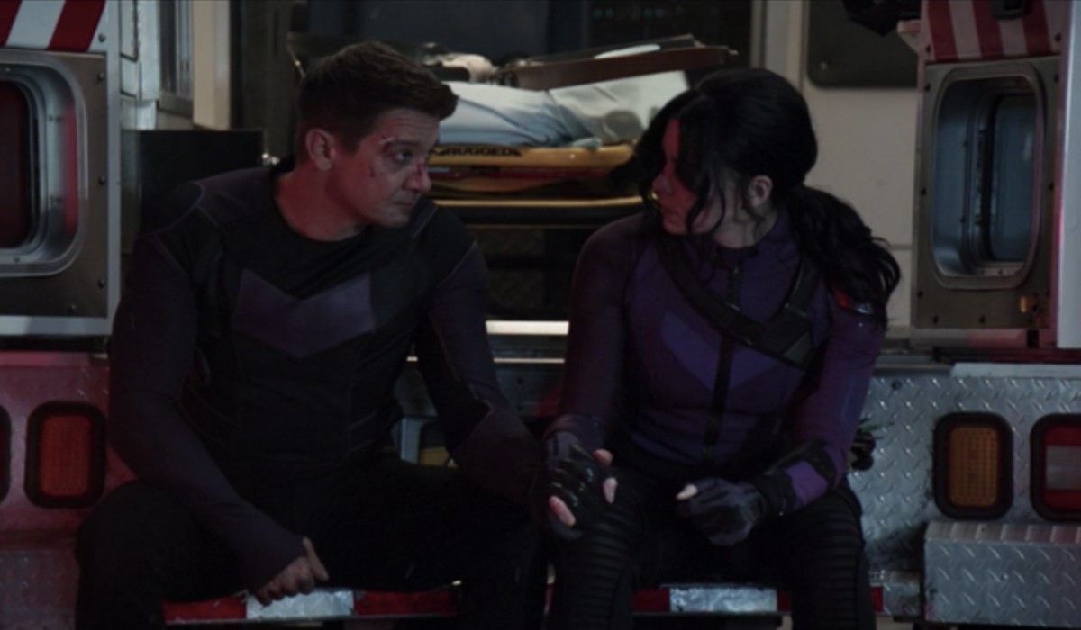 Hailee Steinfeld (Kate Bishop) E Jeremy Renner (Clint Barton) Nel Finale Di Hawkeye Credits Disney +