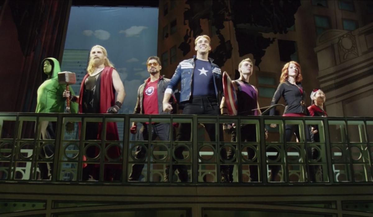 Il Cast Di Rogers Il Musical In Una Scena Di Hawkeye Credits Disney +