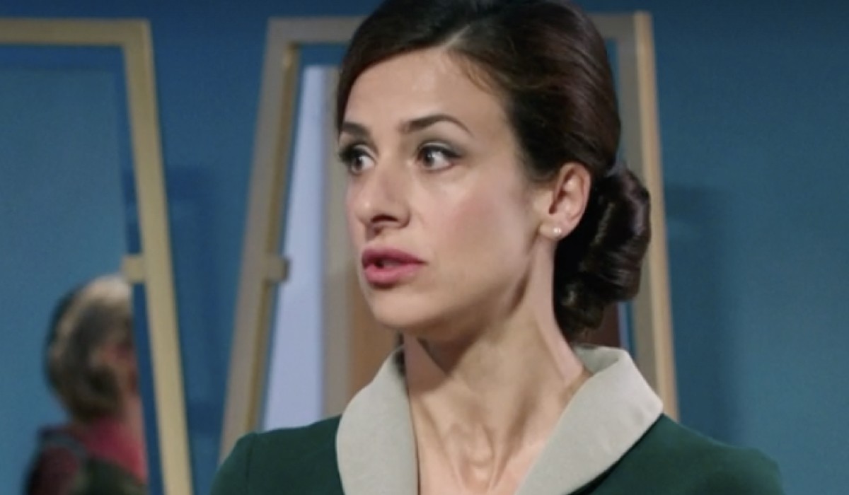 Lara Komar (Gloria Moreau) in una scena della puntata 56 de 