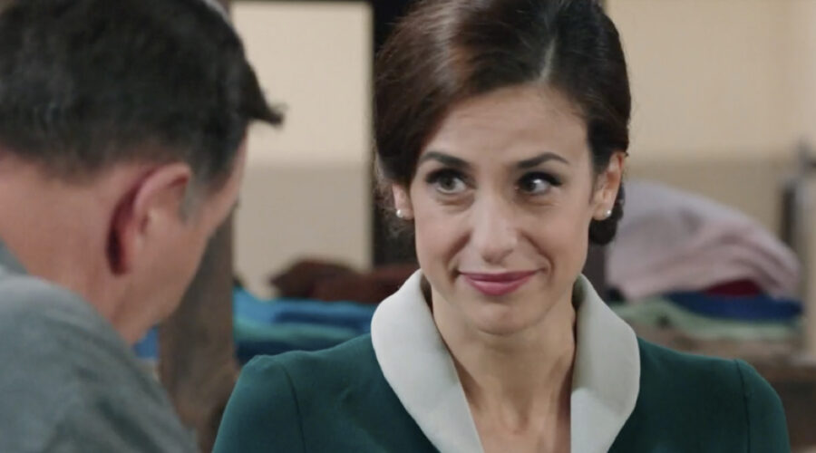 Lara Komar (Gloria Moreau) in una scena della puntata 56 de 