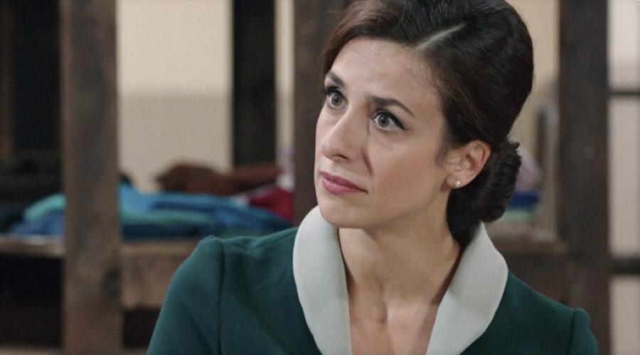 Lara Komar (Gloria Moreau) in una scena della puntata 56 de 