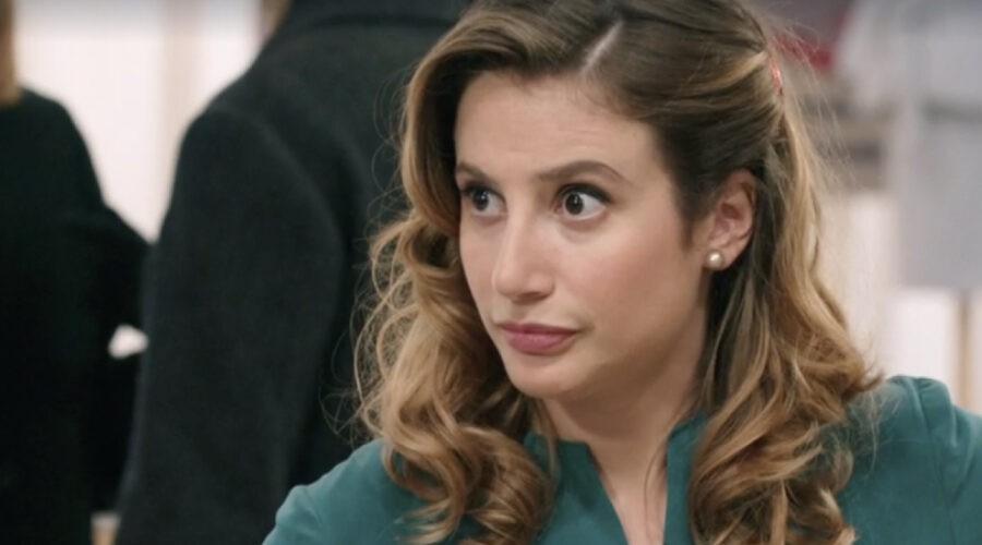 Mariavittoria Cozzella (Dora Vianello) in una scena della puntata 58 de