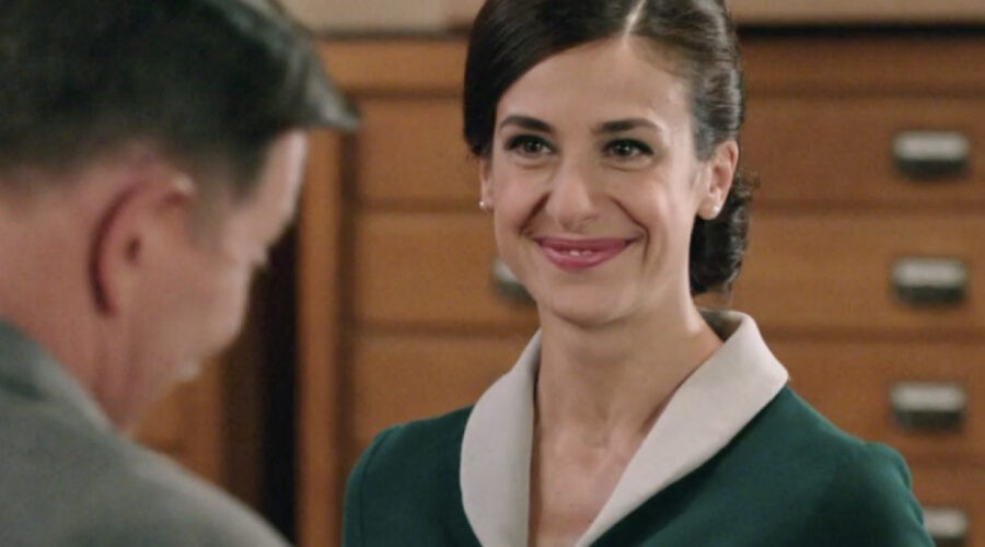 Lara Komar (Gloria Moreau) in una scena della puntata 58 de 