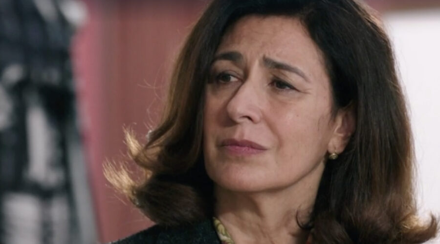 Antonella Attili (Agnese Amato) in una scena della puntata 64 de 