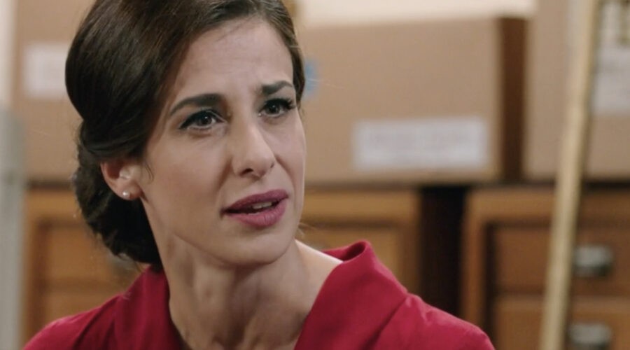 Lara Komar (Gloria Moreau) in una scena della puntata 68 de 