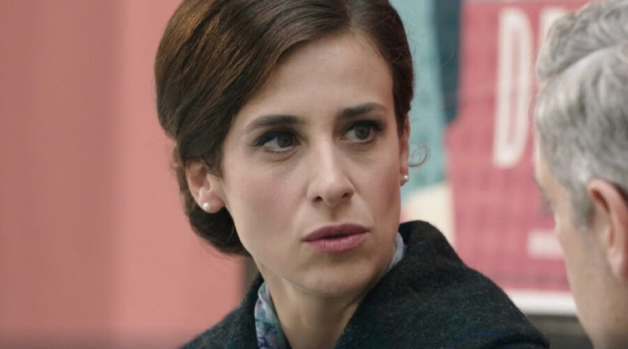 Lara Komar (Gloria Moreau) in una scena della puntata 73 de 