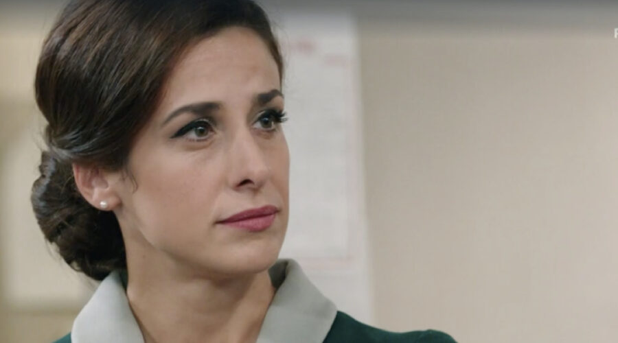 Lara Komar (Gloria Moreau) in una scena della puntata 51 de 