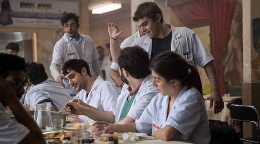 Ippocrate - Specializzandi in Corsia: una scena con Zacharie Chasseriaud (Hugo Wagner). Credits: Sky Italia