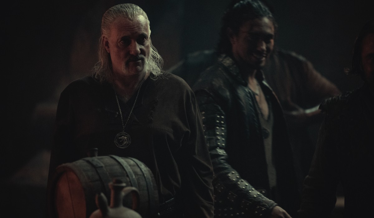 Kim Bodnia Vesemir In Una Scena Della Seconda Stagione Di The Witcher Credits Jay Maidment Netflix.