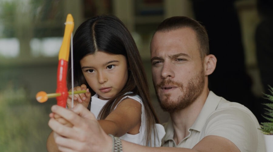 Love Is In The Air: Serkan Bolat interpretato da Kerem Bürsin. Credits: Mediaset