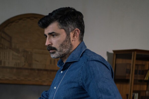 Carmine Recano (Massimo Esposito) in una scena di 