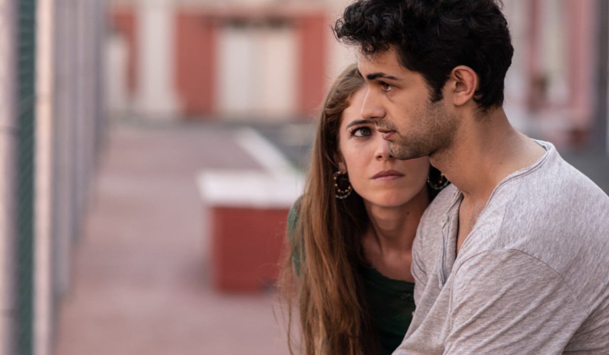 Valentina Romani (Naditza) e Massimiliano Caiazzo (Carmine) in una scena di