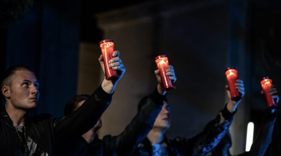 I ragazzi tra cui Nicolò Galasso (Tano O’ Pirucchio) in una scena di