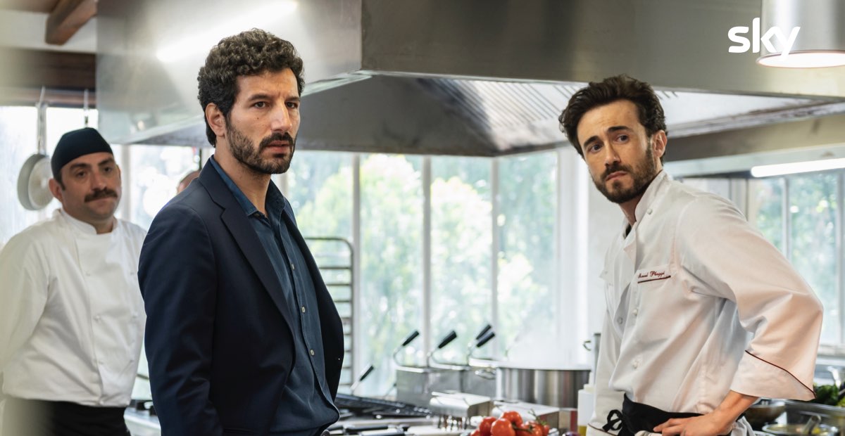 Da sinistra: Carlo (Francesco Scianna) e Manuel (Francesco Martino) in una scena di “A casa tutti bene - La serie”. Credits: Andrea Miconi/Sky.