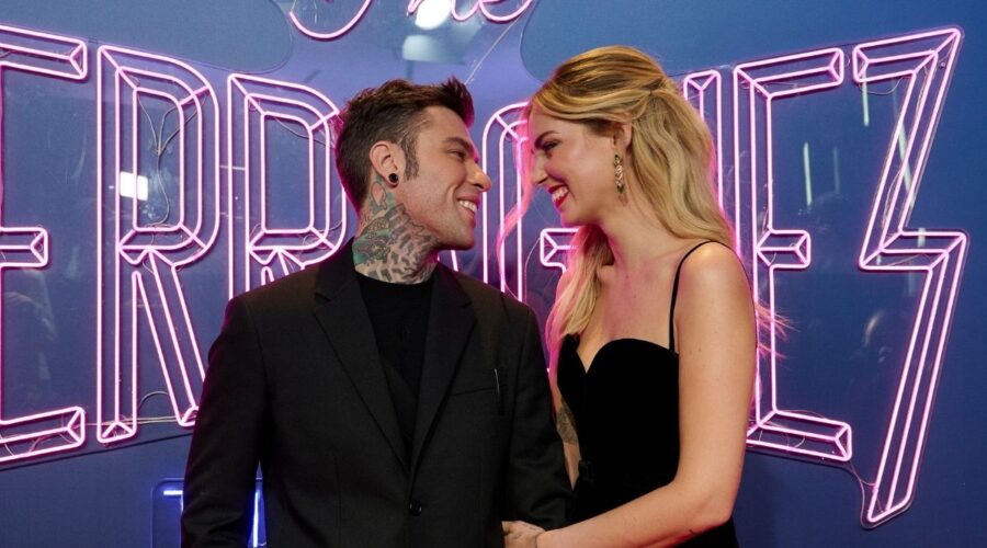 The Ferragnez: Fedez e Chiara Ferragni alla premiere di Madrid. Credits: Amazon Prime Video