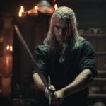 Henry Cavill in una scena della seconda stagione di “The Witcher”. Credits: Jay Maidment/Netflix.
