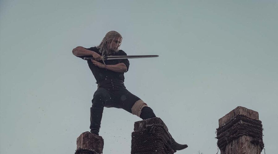 Henry Cavill in una scena della serie TV The Witcher. Credits: Jay Maidment/Netflix.