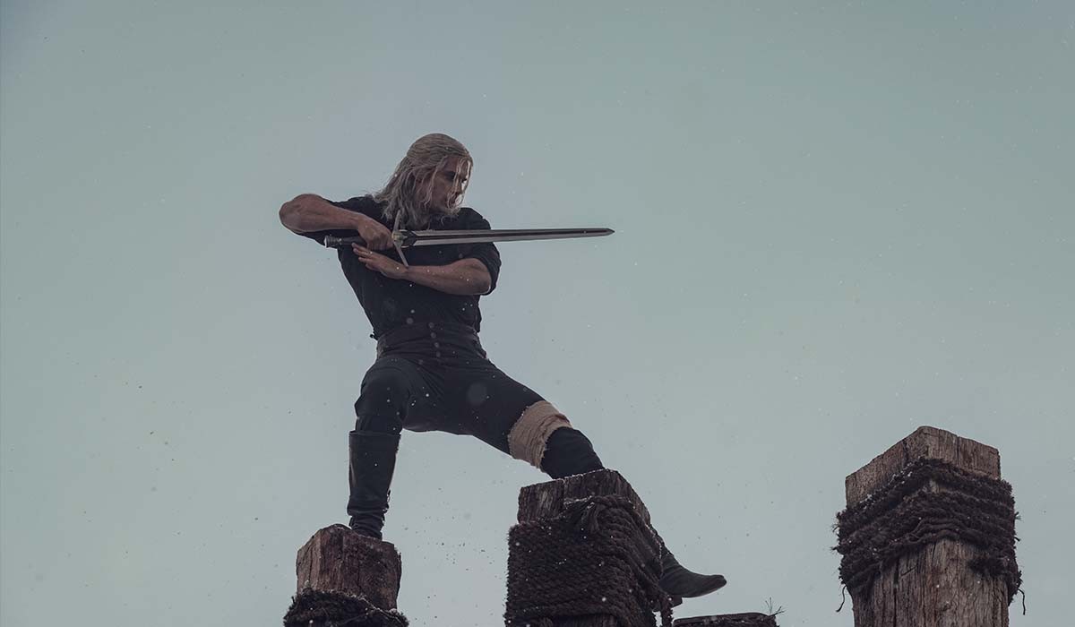 Henry Cavill in una scena della serie TV The Witcher. Credits: Jay Maidment/Netflix.